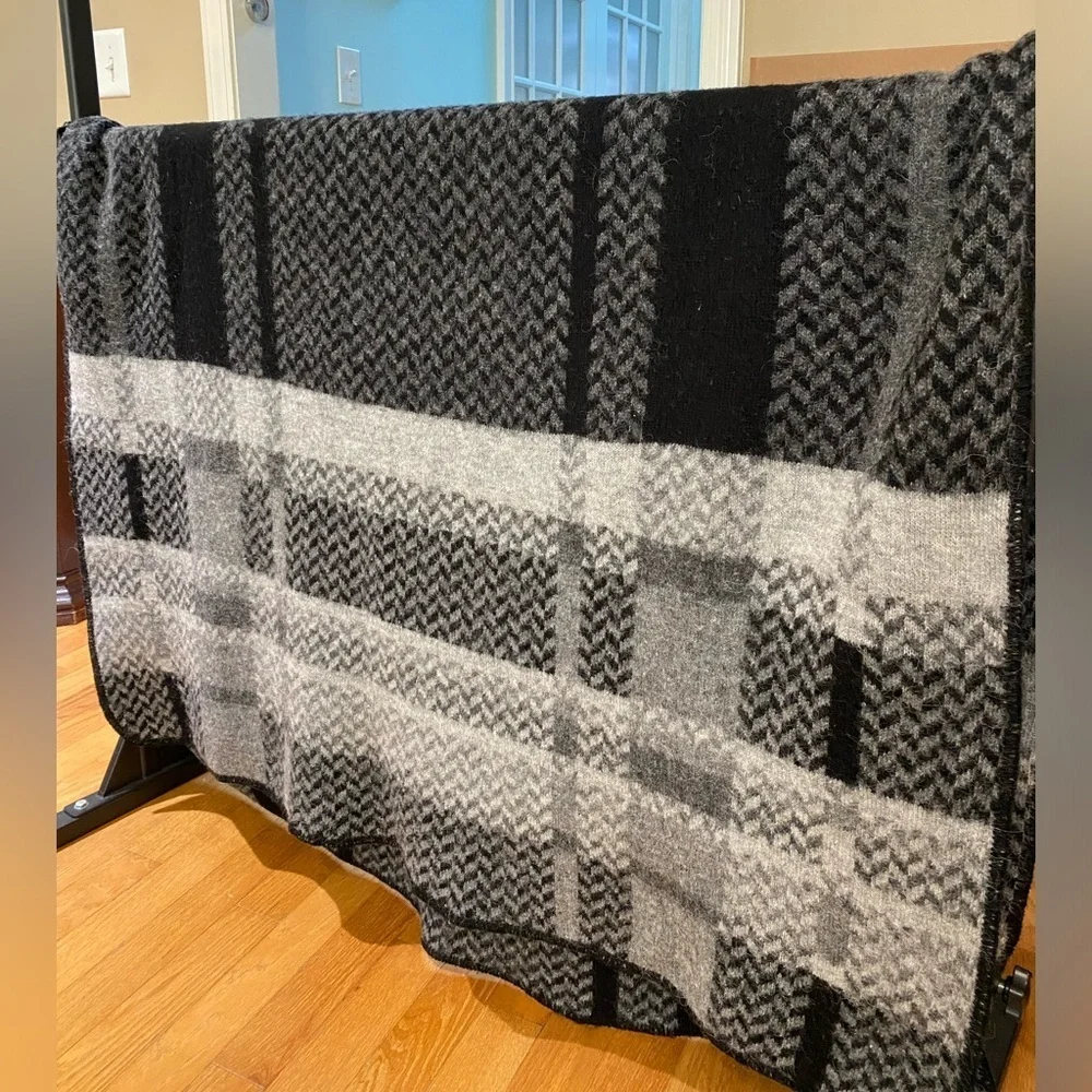 ICEWEAR 100% Icelandic Wool Nordic Black Gray Scandinavian Design Throw Blanket